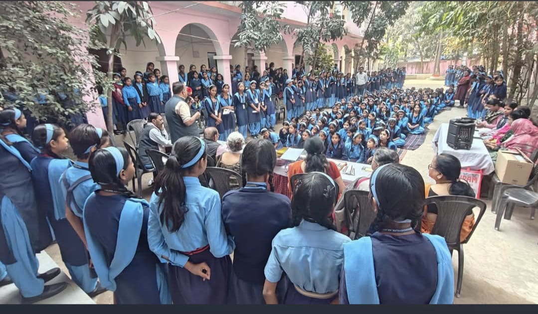 शाकाहार दिवस पर आशा बिहार द्वारा अमला टोला मध्य बालिका विद्यालय में कार्यशाला ली गयी। लगभग 200 बालिकाओं ने शाकाहार संकल्प पत्र भरा